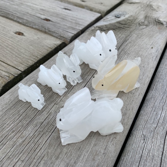 Vintage Hand-carved Stone Rabbits Family - Picture 2 of 4